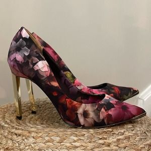 Ted Baker Neevo Cascading Floral Satin Pumps SZ 40 US 9.